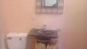 Unclassified image, 4 of 20, button - Riad Akour (Taouz)