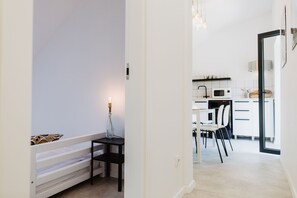 Champagne Design Apartment, 2 Bedrooms, Kitchen | Rideaux occultants, chambres insonorisées, fer et planche à repasser