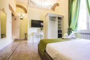 Classic Room | Egyptian cotton sheets, premium bedding, down comforters