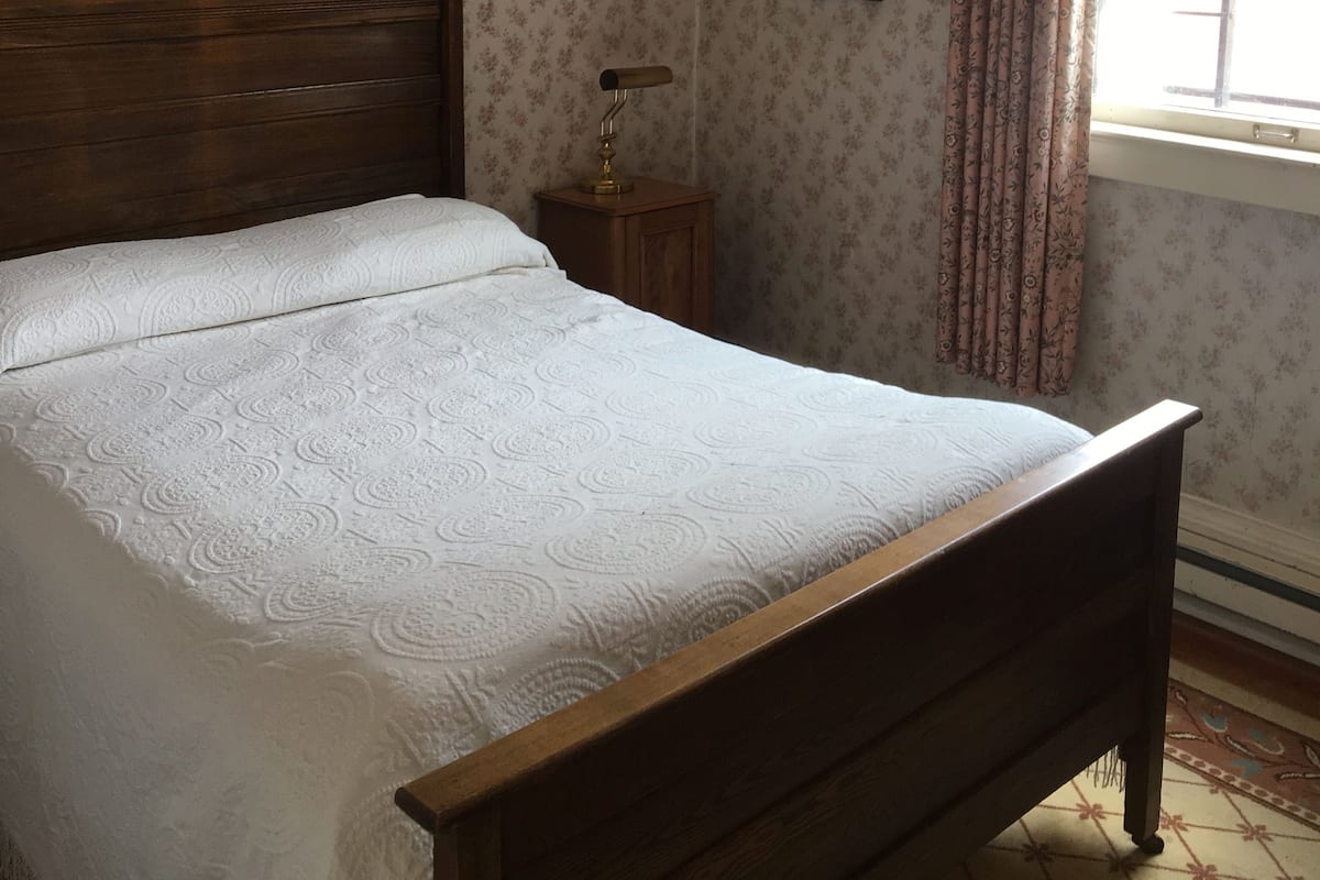 Chambre de base double pour 1 personne, 1 lit double, non-fumeur | Décor unique, ameublement unique, accÚs au Wi-Fi (inclus)