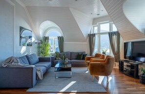 Exclusive 4Bedroom Villa | Living area | Flat-screen TV, heated floors - Enter Tromsø Luxury Apartments (Tromsø)