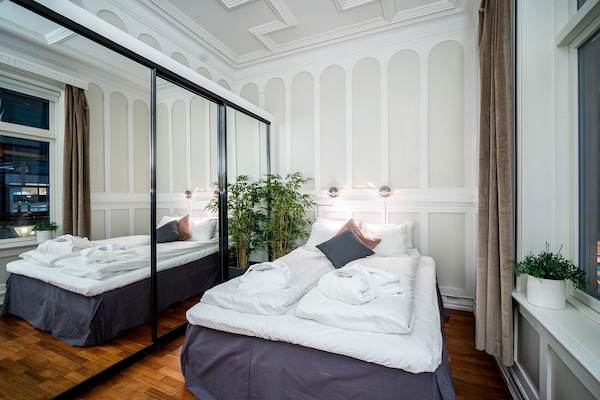 Desk, soundproofing, free WiFi, bed sheets