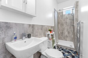 Shower, free toiletries, hair dryer