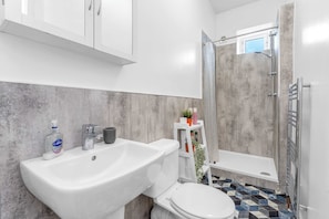 Shower, free toiletries, hair dryer