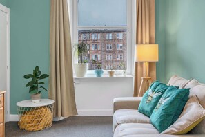 TV - Bright Quiet Edinburgh Home Free Parking (Newhaven)