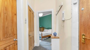 1 chambre, fer et planche à repasser, accès Internet, draps fournis