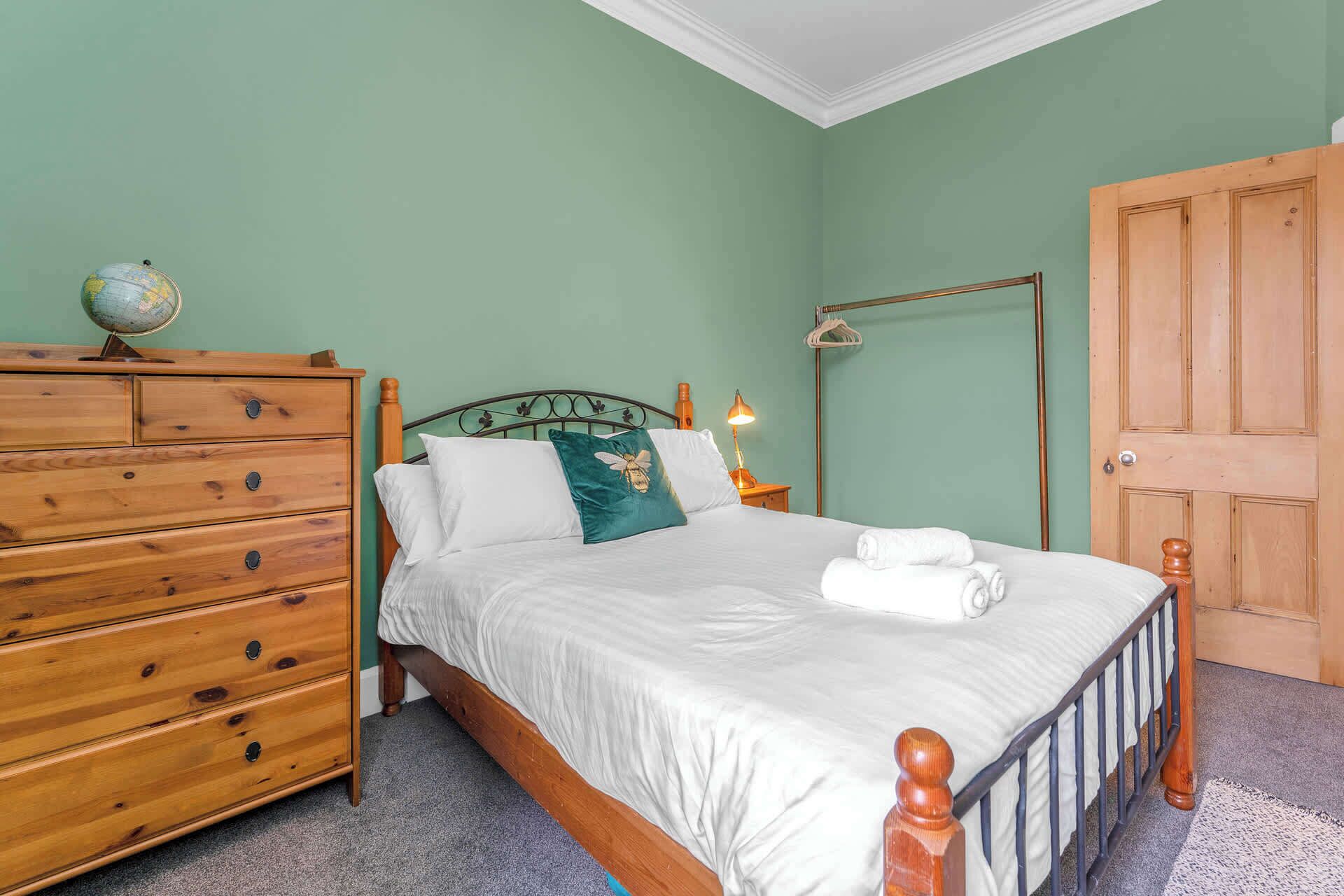 1 bedroom, iron/ironing board, internet, bed sheets