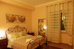 2 bedrooms, desk, iron/ironing board, free WiFi - Center of Lecce-fourrooms with garage and terrace Bicycles available free WIFI (Lecce)