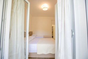 Apartment, Garden View | Free cots/infant beds, free WiFi, bed sheets