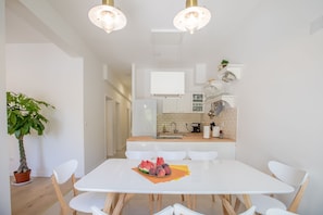 Appartement, vue jardin | Restauration dans la chambre