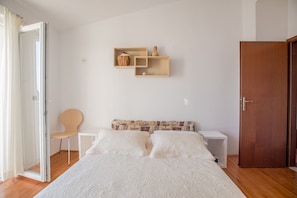 Apartment, Sea View | Free cots/infant beds, free WiFi, bed sheets - Villa Juradin (Podstrana)