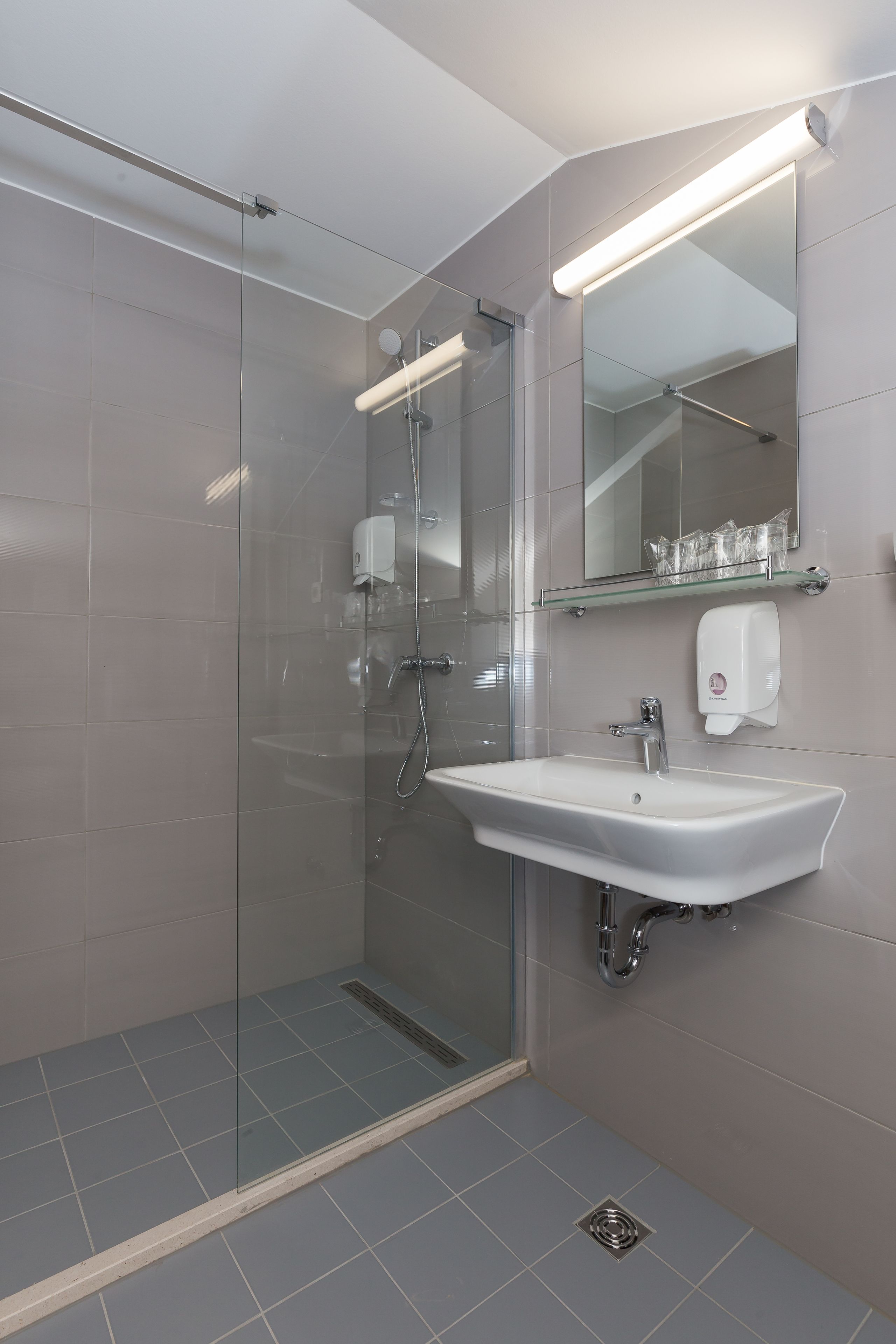 triple room, sea view | bathroom | shower, free toiletries, hair dryer, towels