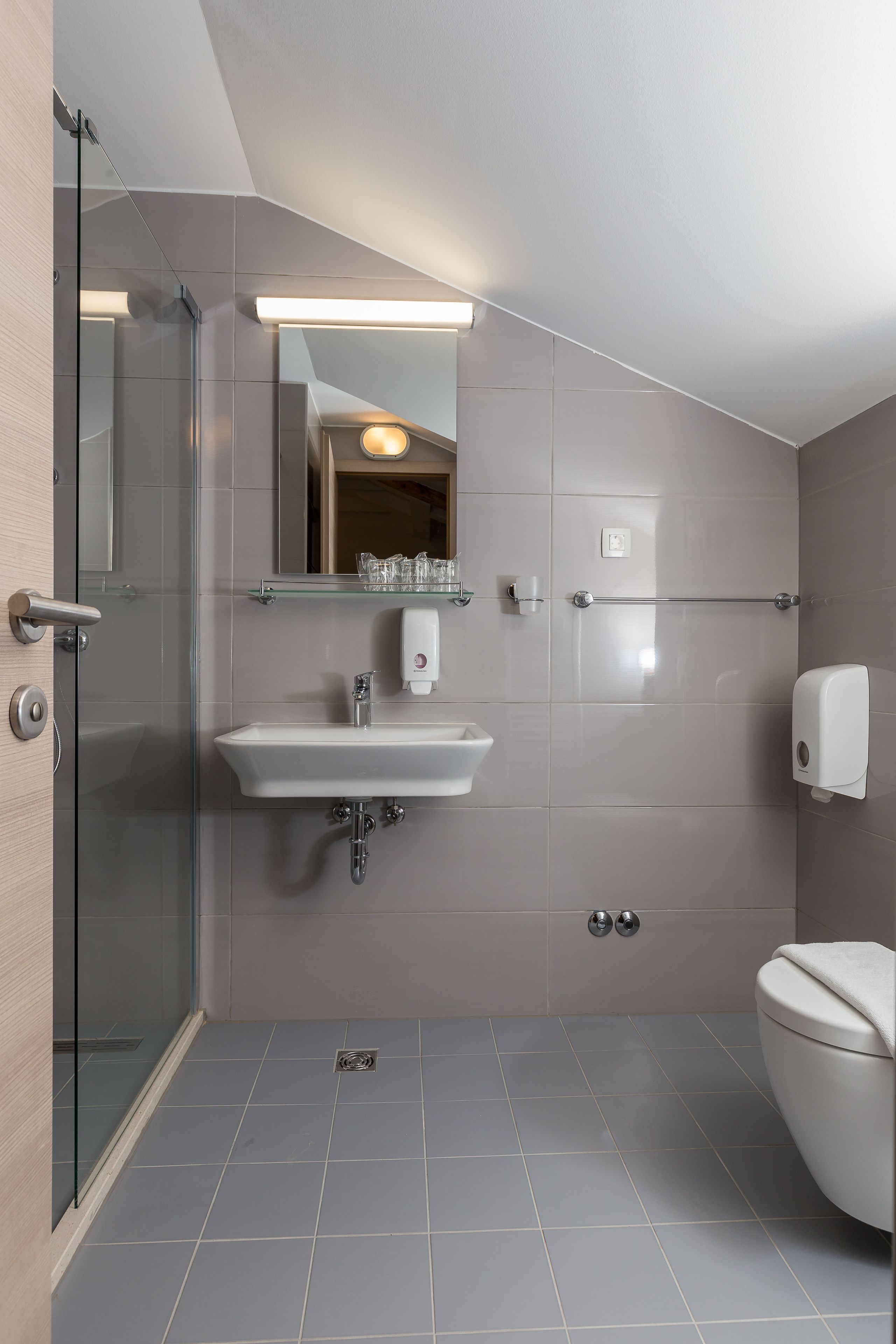 triple room, sea view | bathroom | shower, free toiletries, hair dryer, towels