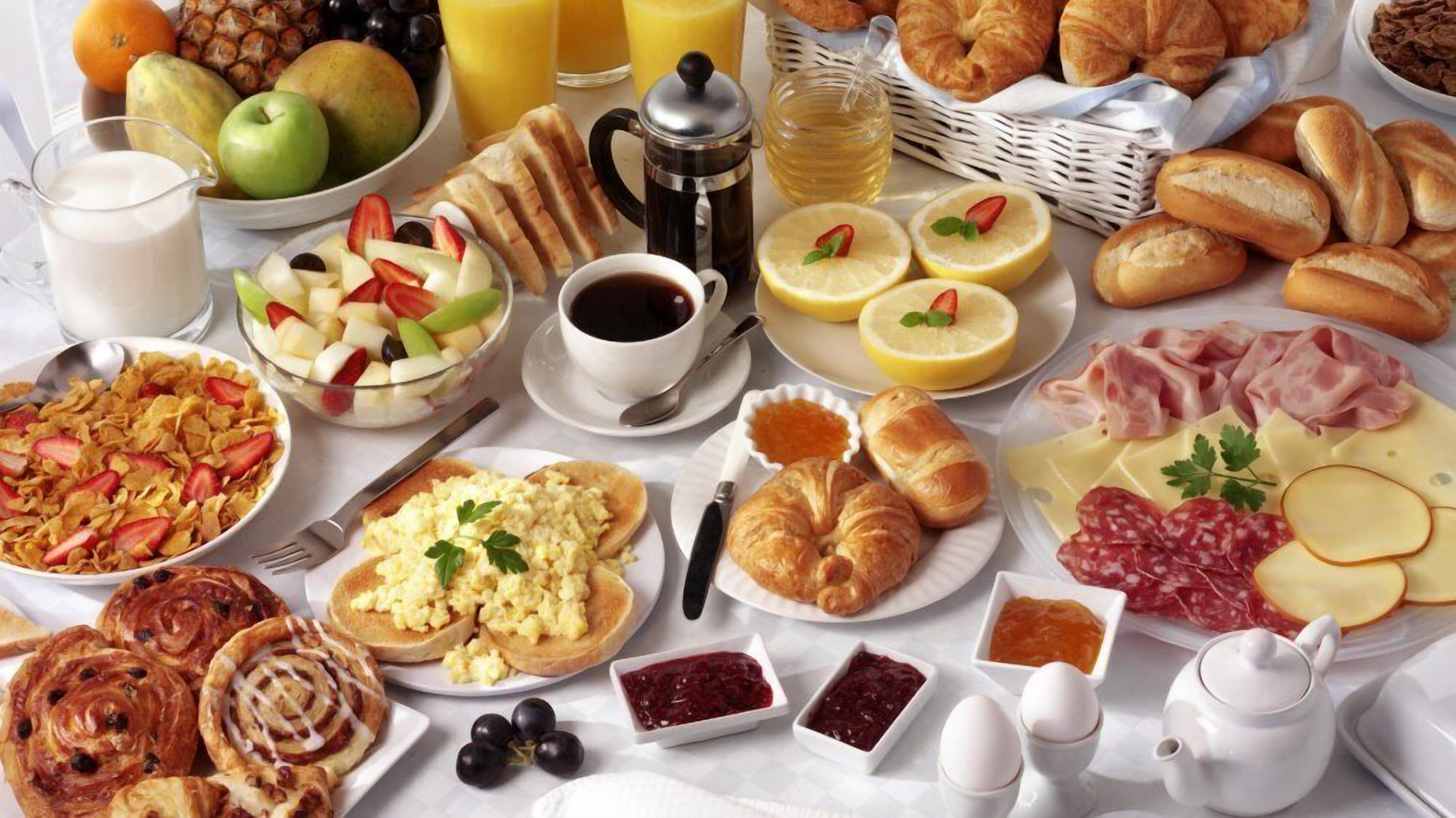 free daily self-service breakfast
