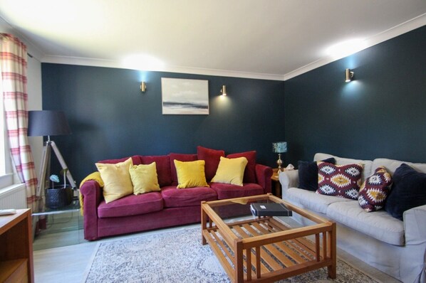 Smart-TV, DVD-Player, Bücher, Videothek