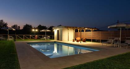 Beautiful apartment in villa for 4 guests with A/C, pool, hot tub, WIFI, TV and panoramic view