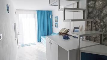 2 chambres, coffres-forts dans les chambres, fer et planche à repasser