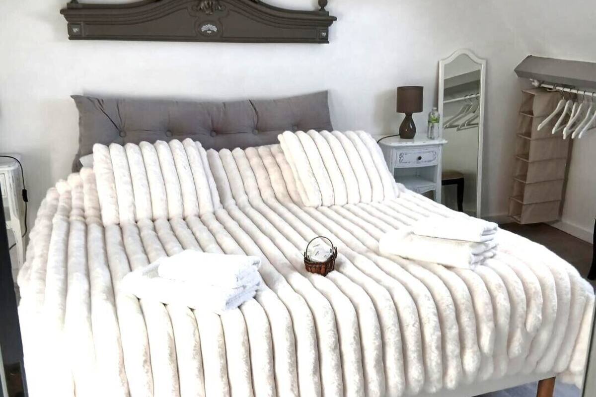 ห้องคลาสสิกดับเบิล (Beige) | พื้นที่ทำงานแบบใช้แล็ปท็อป, ผ้าม่านกันแสง, เตารีด/โต๊ะรีดผ้า, Wi-Fi ฟรี