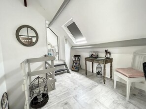 Classic Double Room (Beige) | Individually decorated, individually furnished, laptop workspace