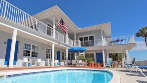 Outdoor pool - Beachouse Inn & Suites (Clearwater Beach)