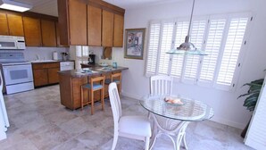 Deluxe Condo, Multiple Beds, Non Smoking | In-room safe, blackout drapes, iron/ironing board, WiFi (free) - Beachouse Inn & Suites (Clearwater Beach)