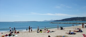 2 bedroom, Overlooking Parc Exflora + Sea views. Pool+Beach 200m + Parking + A/C