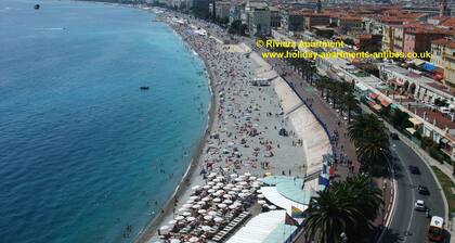 2 Schlafzimmer, mit Blick auf Parc Exflora + Meerblick. Pool + Strand 200m + Parkplatz + A / C