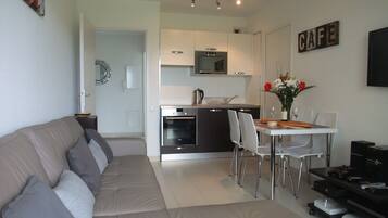 Télévision, jeux vidéo, lecteur de DVD, livres