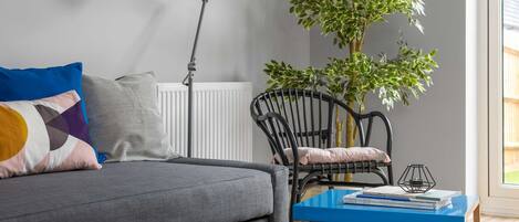 Deco Spacious Townhouse | Living area