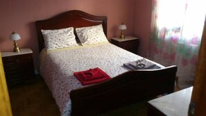 2 chambres, fer et planche à repasser, Wi-Fi gratuit, draps fournis