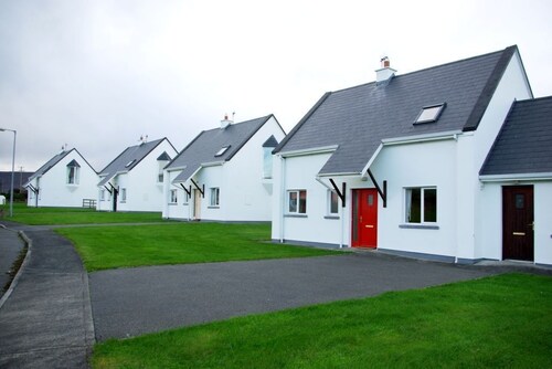 Burren Way Cottage No 1 -  a bungalow that sleeps 5 guests  in 3 bedrooms
