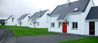 Burren Way Cottage No 1 -  a bungalow that sleeps 5 guests  in 3 bedrooms