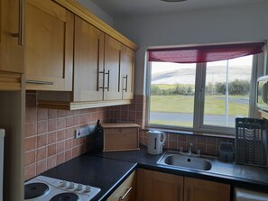 Fridge, cookware/dishes/utensils