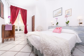 2 bedrooms, in-room safe, iron/ironing board, free WiFi