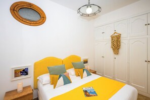 2 bedrooms, iron/ironing board, travel cot, free WiFi