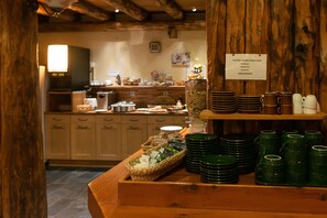 Desayuno buffet diario (EUR 17 por persona)