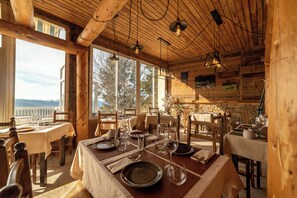 تقديم العشاء