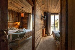 Premium Double or Twin Room, 1 Bedroom, Non Smoking, Mountain View | Premium bedding, individually decorated, individually furnished, desk - Hôtel des Pyrénées (Font-Romeu-Odeillo-Via)