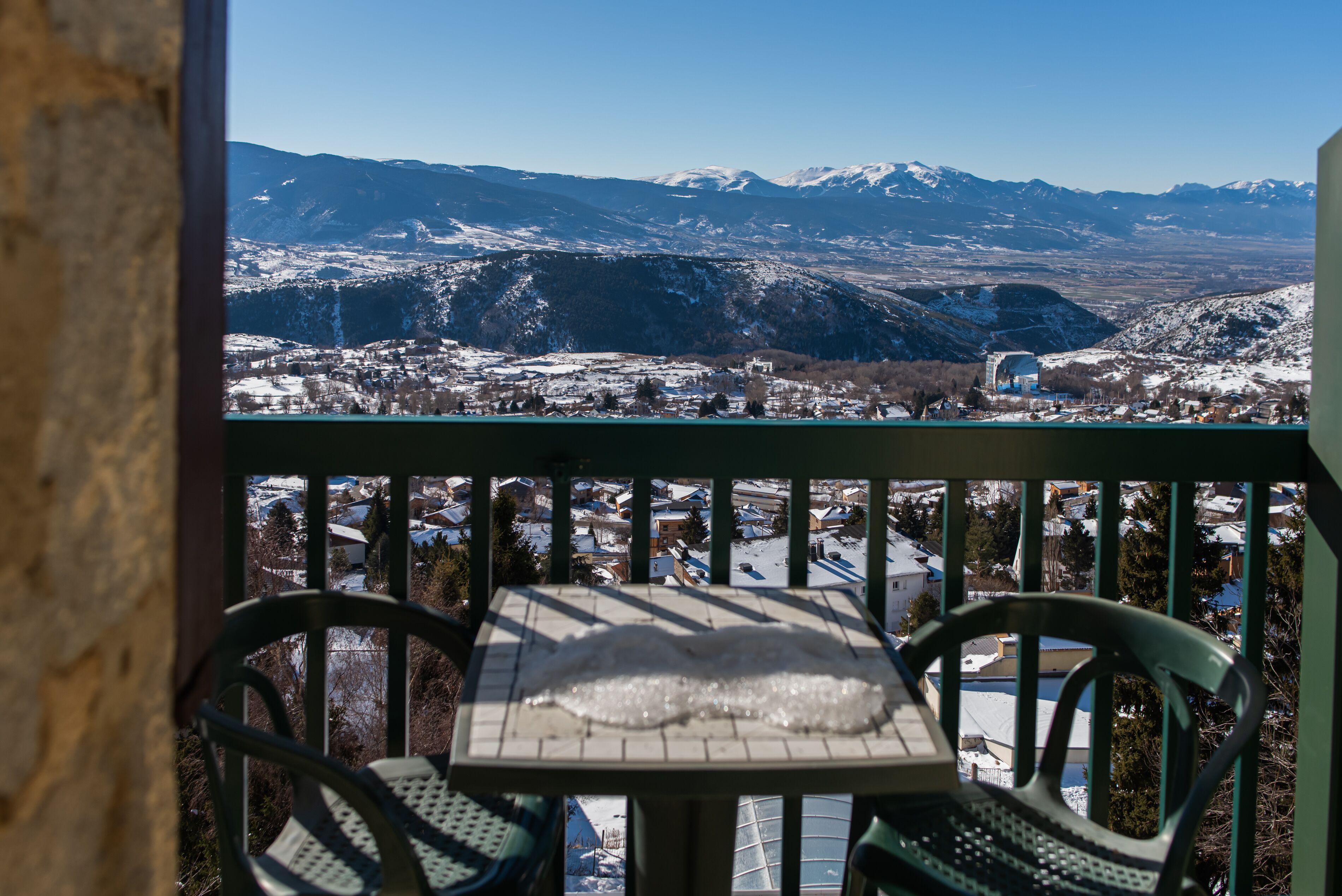 Habitación doble estándar (Sud Douche Terrasse) | Ropa de cama de alta calidad y decoración personalizada 