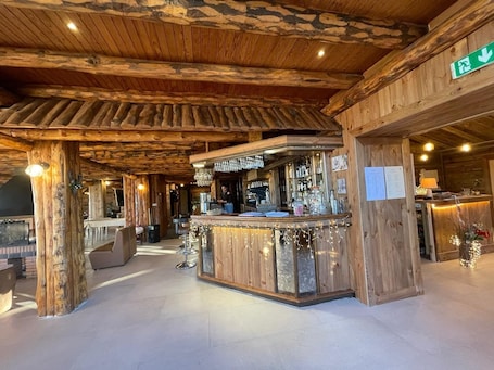 Bar (on property). Hôtel des Pyrénées