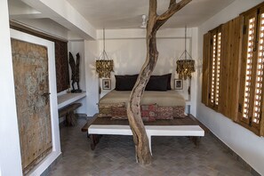 奢华套房, 1 间卧室, 海洋景观 | 羽绒被、客房内保险箱、办公桌、遮光窗帘