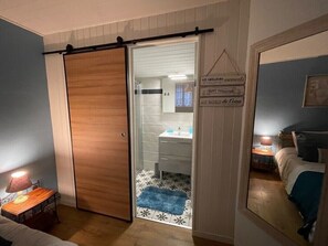 1 bedroom, iron/ironing board, free WiFi