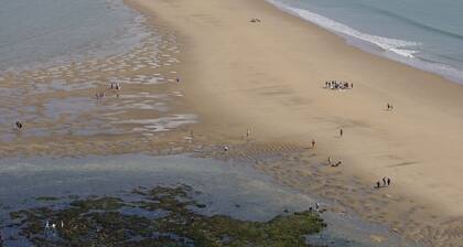 La Belle Bleue, house with garden 300 meters from the beach