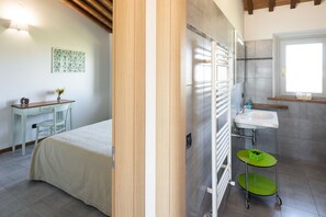 1 Schlafzimmer, Reisekinderbett, kostenloses WLAN, Bettwäsche