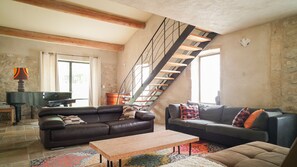 TV, fireplace, DVD player, table tennis - Luxury And Space In The Heart Of Provence (Mérindol)