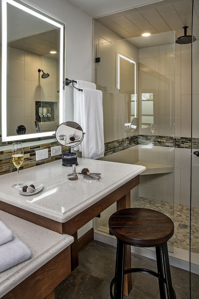 Youngberg Hill Inn & Winery by null