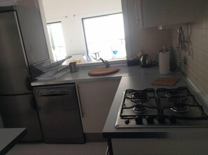 Geladeira, fogão, cooktop, lava-louças