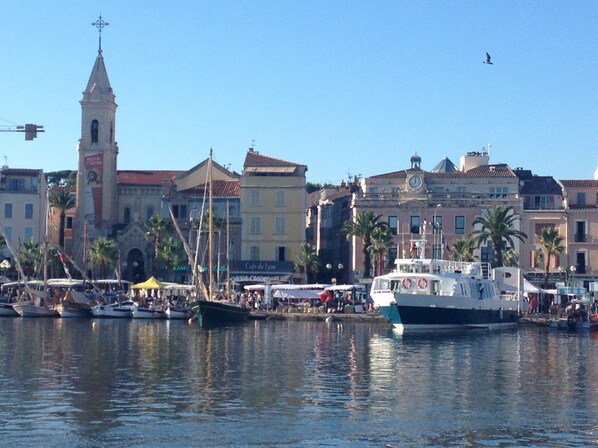 Marina - Cozy, bright, facing the Bay of Portissol (Sanary-Sur-Mer)