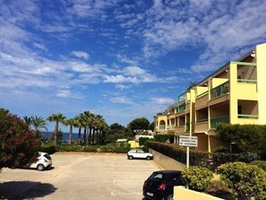 Property grounds - Cozy, bright, facing the Bay of Portissol (Sanary-Sur-Mer)