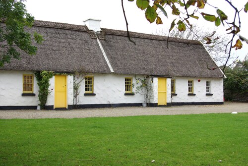 Ballyvaughan Cottage No 3  -  a bungalow that sleeps 7 guests  in 3 bedrooms